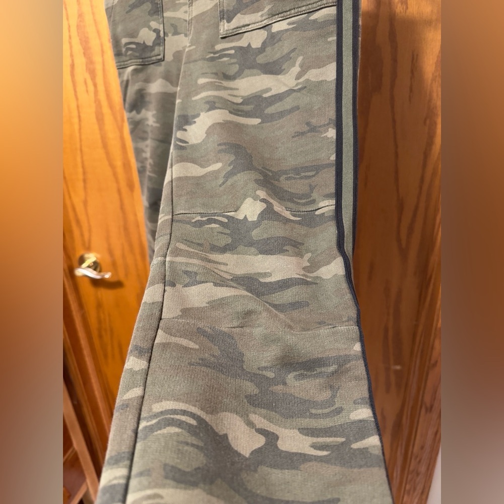 Sanctuary X Anthropologie Green Camouflage Stretch Pants w/side stripes Sz. 26 - Picture 8 of 16